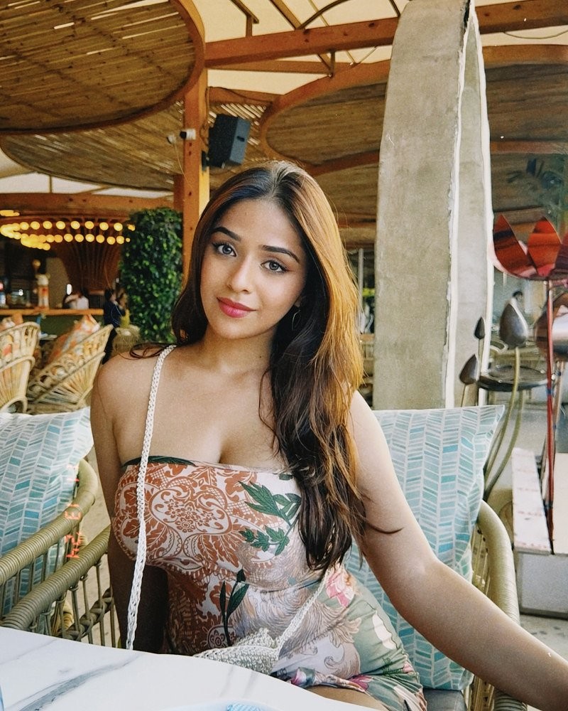 call-rishika-indian-girls-dubai-0