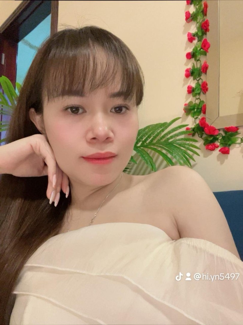 linh-linh-ajman-alone-1
