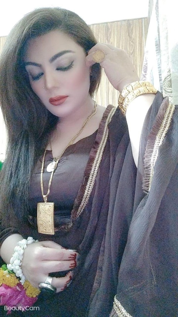 sanna-busty-milf-3