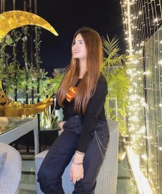 vip-indian-escort-in-dubai-komal