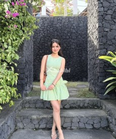 7367908320-xy-college-girls-and-housewife-available