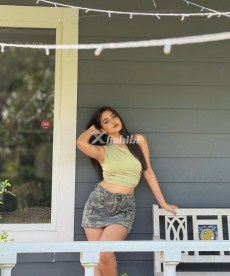 7367908320-xy-college-girls-and-housewife-available