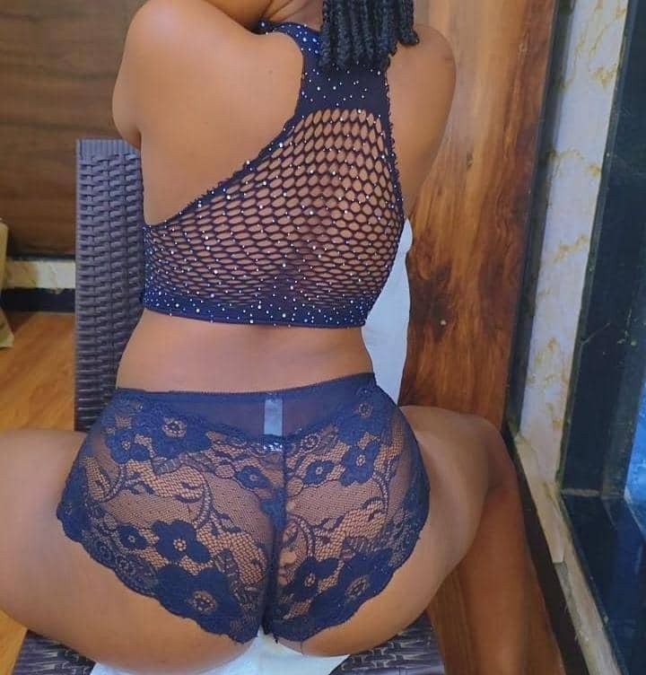 bouncy-chocolate-booty-pamela-sexy-boobs-2