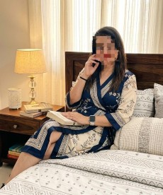 simran-lets-meet-privately-cam