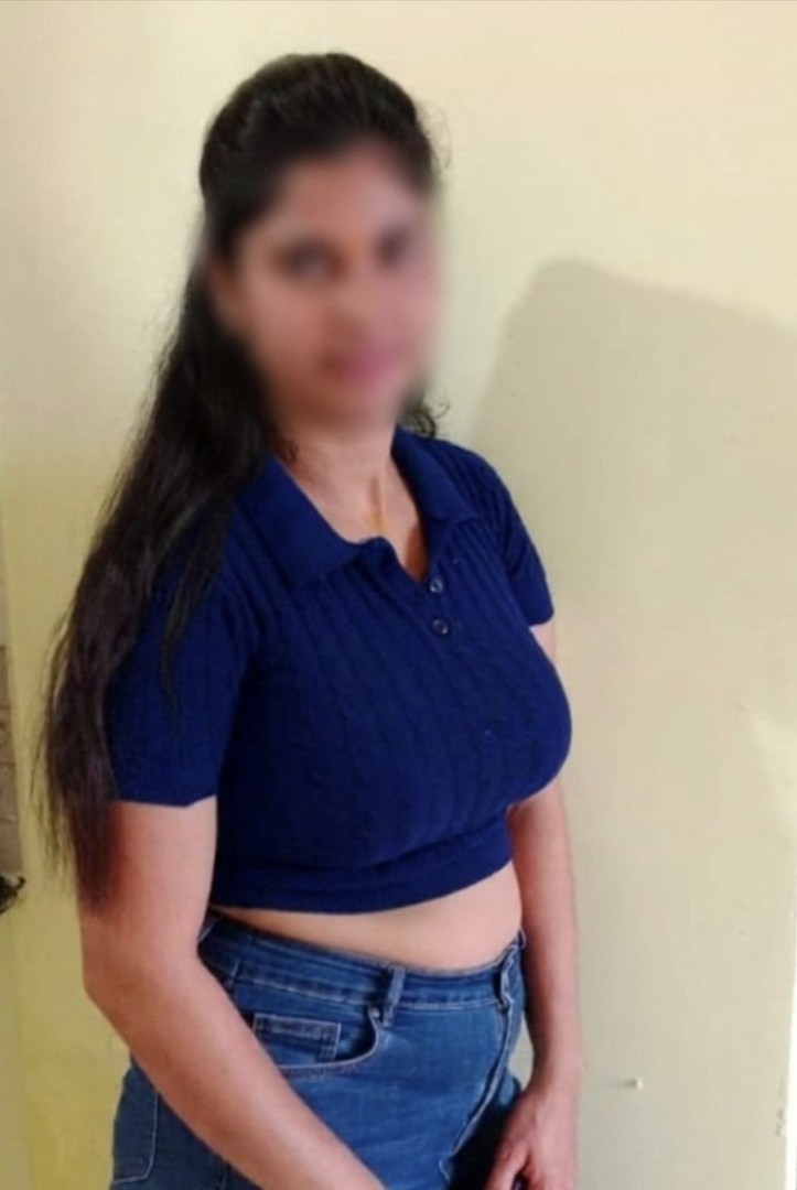 anusika-real-meet-cam-show-0