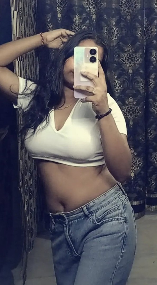 anusika-real-meet-cam-show-3
