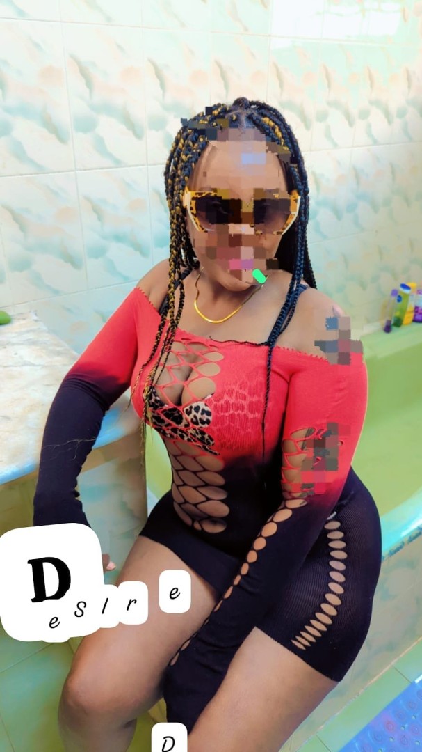 desire-queen-of-cam-n-real-meet-3