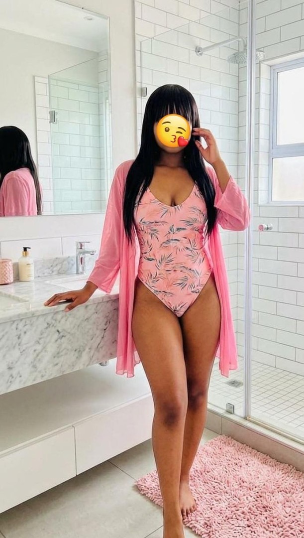 african-escort-girl-ac-room-real-3