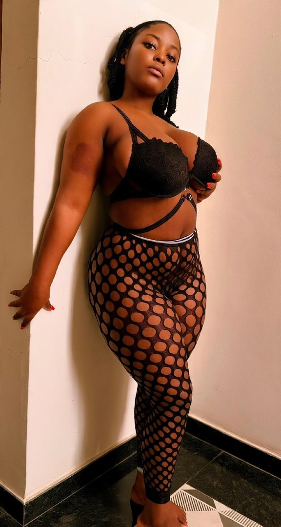 bouncy-melon-boobs-bella-big-booty-2