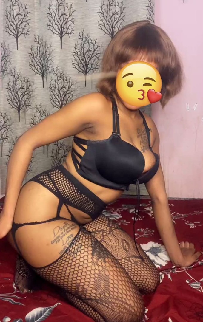 african-girl-room-real-meet-cam-3