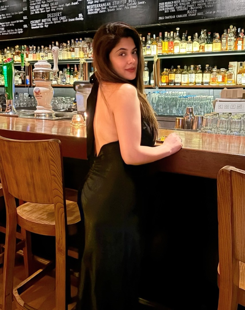 call-girls-jaipur-cash-on-hand-4