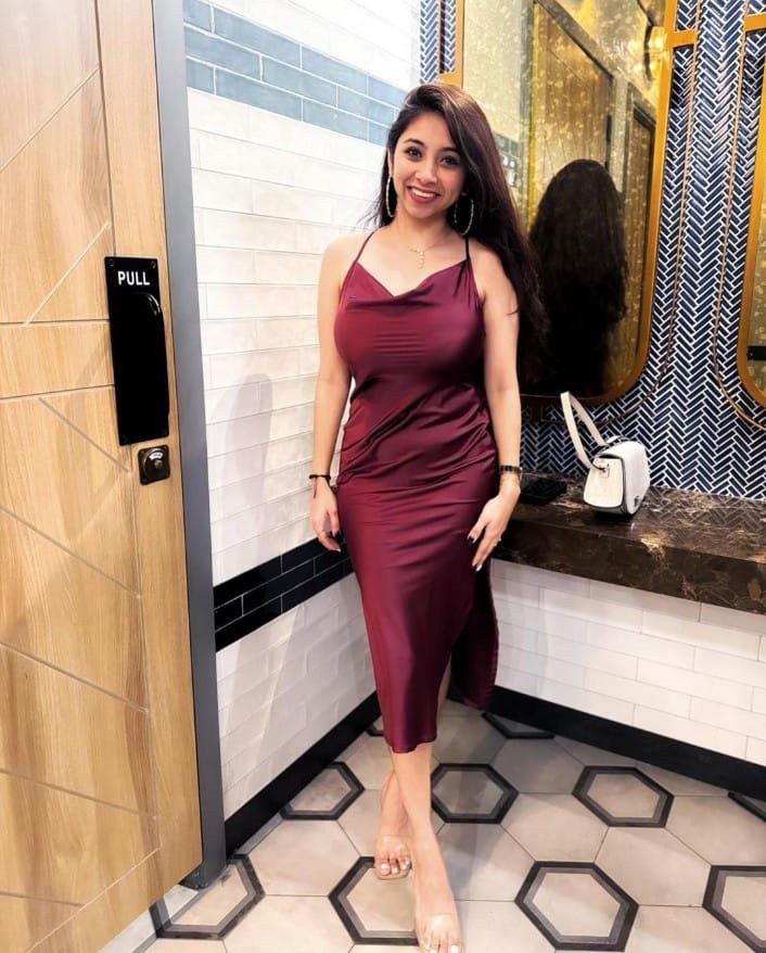 poonam-escort-service-available-24-hours-1