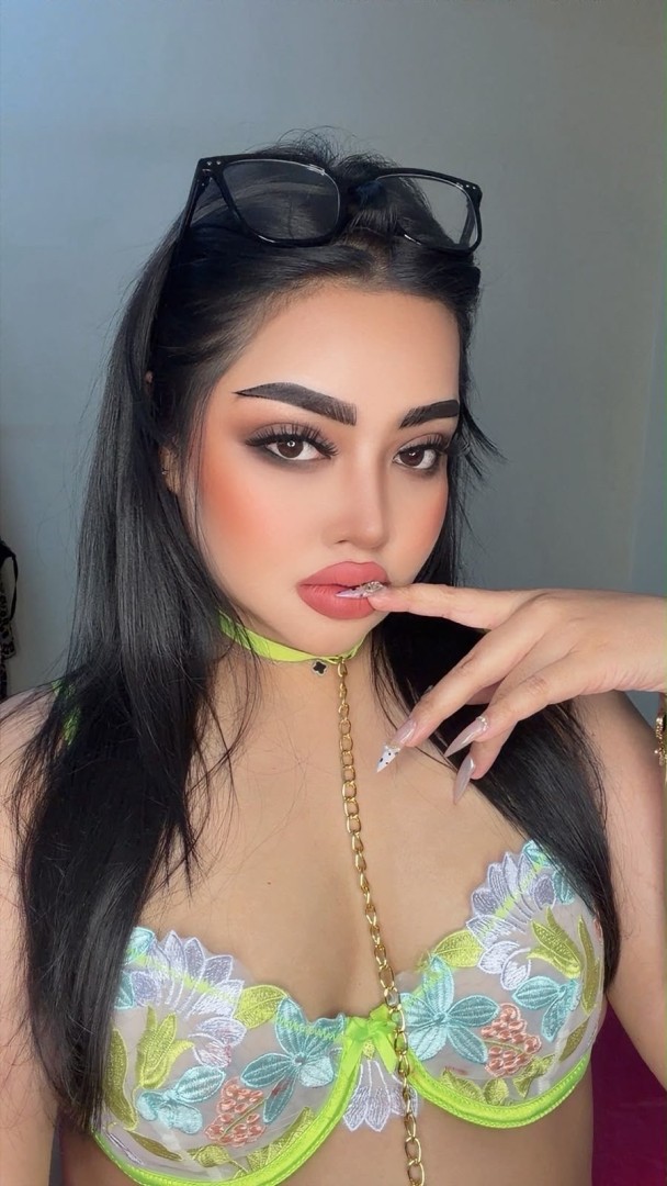 dara-chubby-lady-in-salalah-1