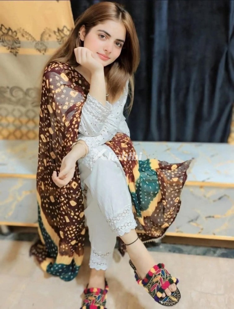 girls-available-for-day-and-night-4