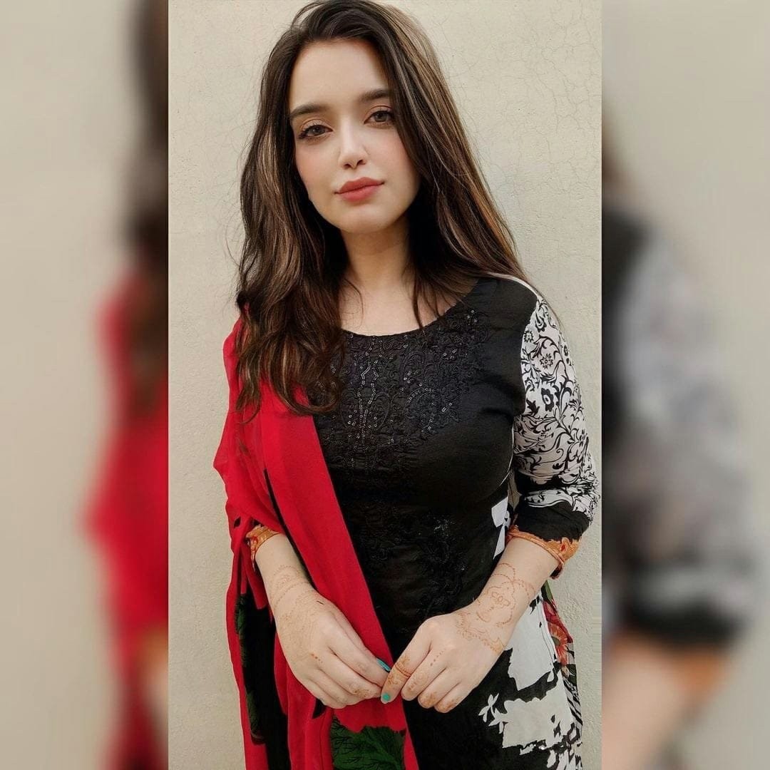 hania-khan-0