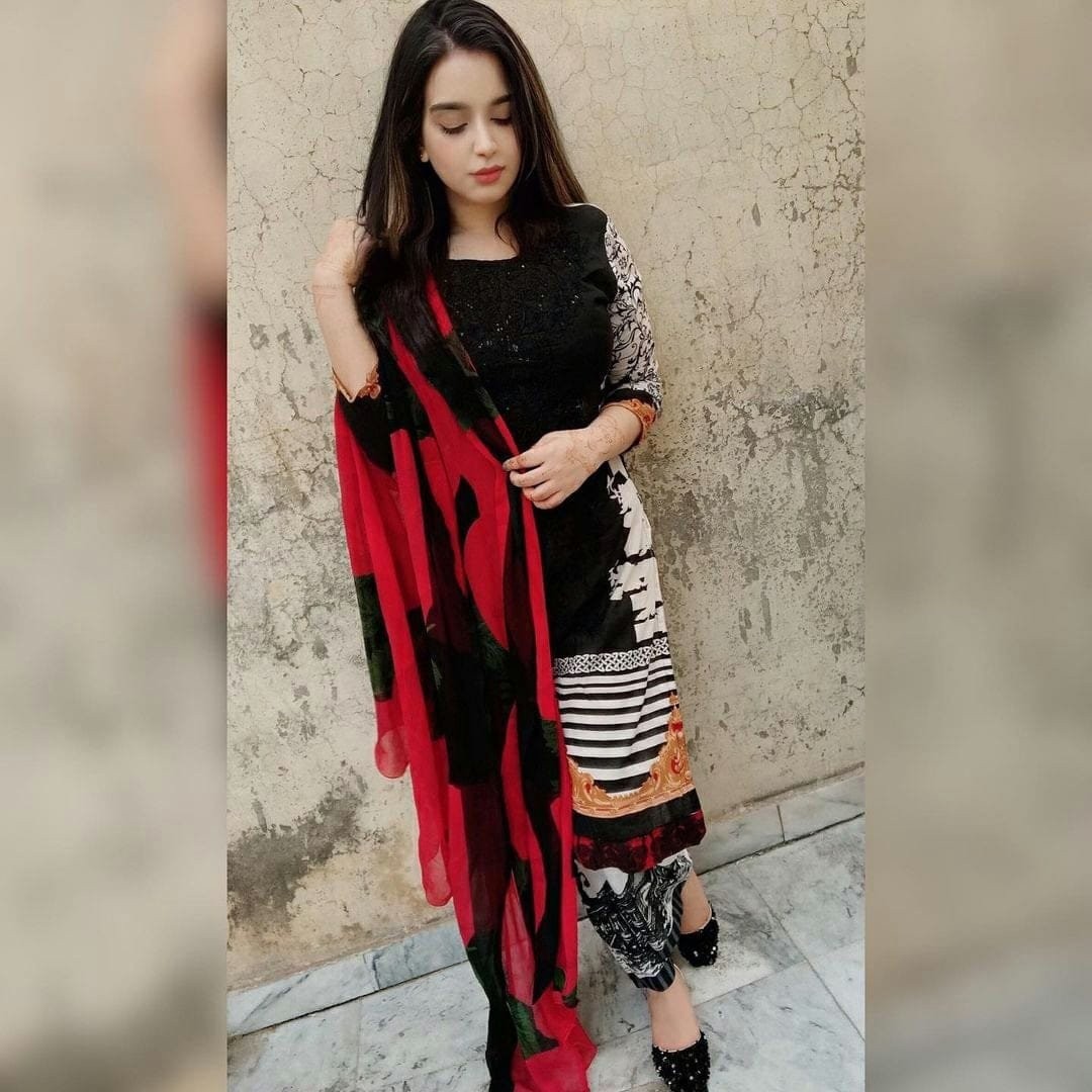 hania-khan-2