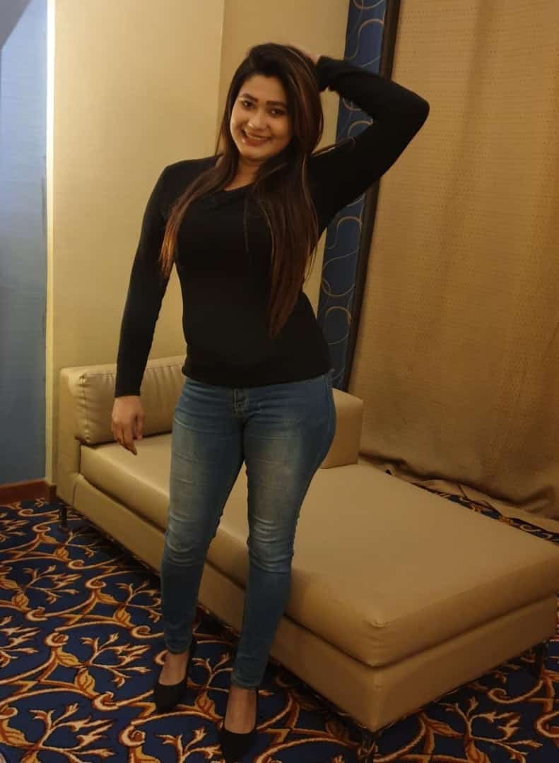 meerab-tiktok-model-hot-sexy-big-boobs-0
