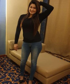 meerab-tiktok-model-hot-sexy-big-boobs
