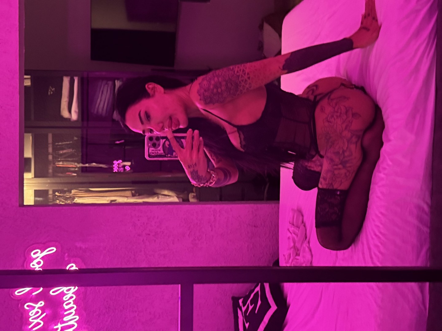 attractive-escort-girl-full-services-2