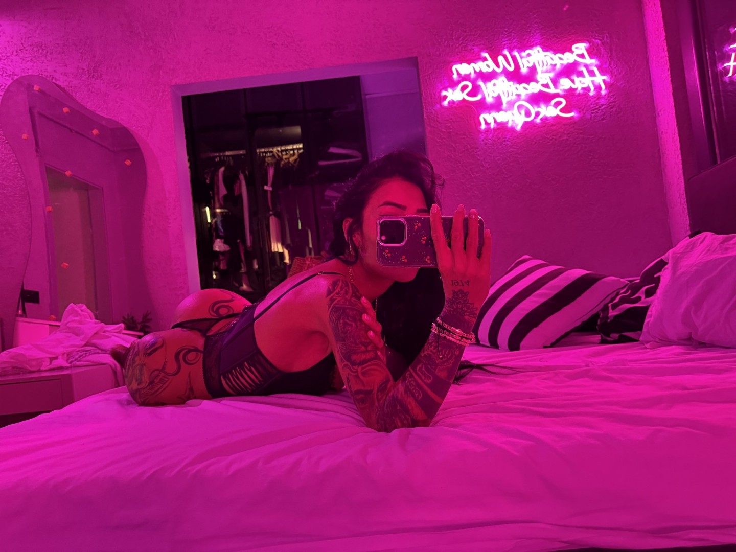 attractive-escort-girl-full-services-4