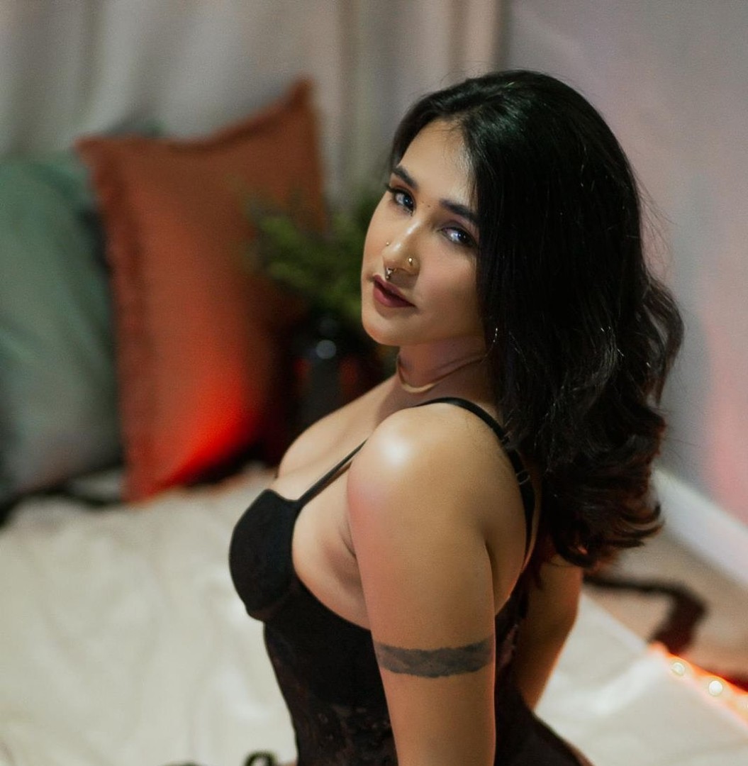 luna-a-unique-erotic-massage-experiente-3